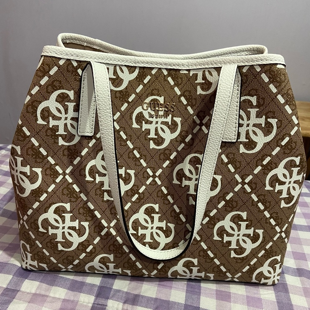 Guess bag - Picture 1 of 10